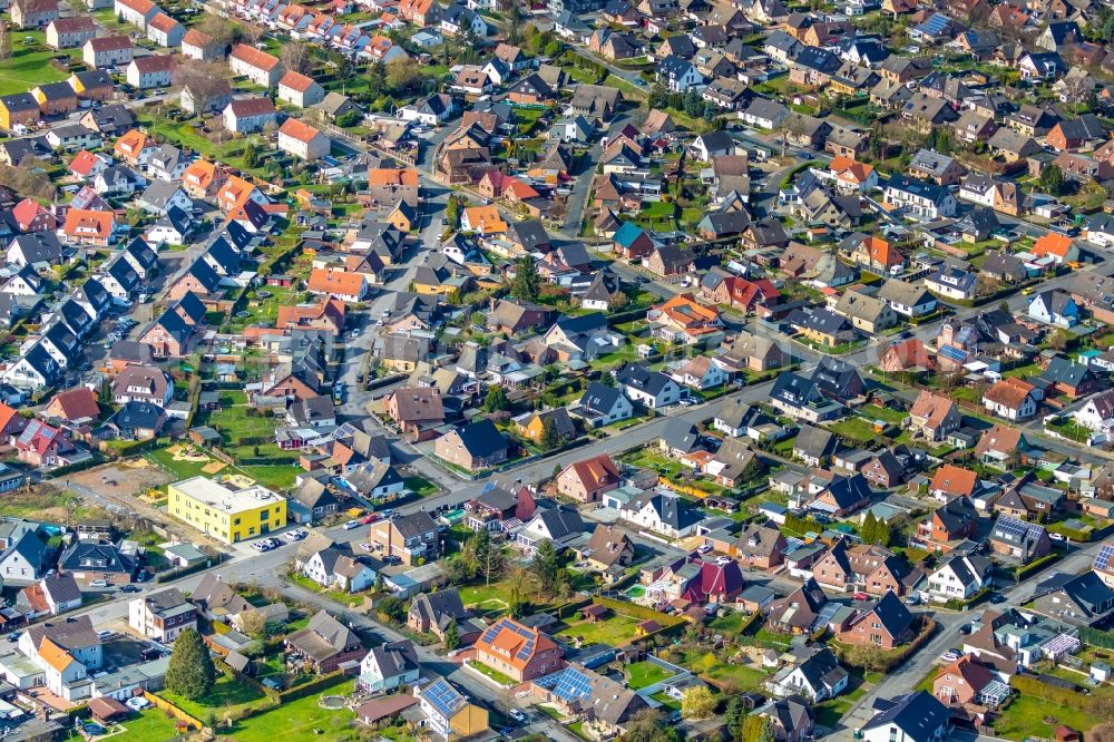 Hamm from the bird's eye view: Single-family residential area of settlement on Strackstrasse in the district Bockum-Hoevel in Hamm in the state North Rhine-Westphalia, Germany