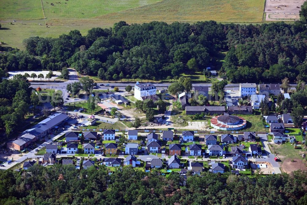 Aerial image Hoppegarten - Residential area of detached housing estate Am Winterquartier in the district Dahlwitz-Hoppegarten in Hoppegarten in the state Brandenburg