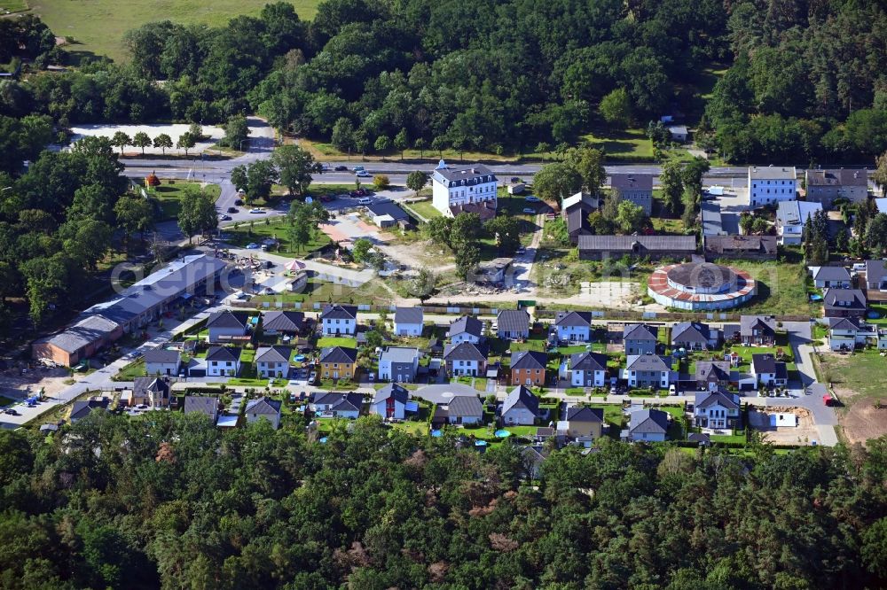 Aerial photograph Hoppegarten - Residential area of detached housing estate Am Winterquartier in the district Dahlwitz-Hoppegarten in Hoppegarten in the state Brandenburg