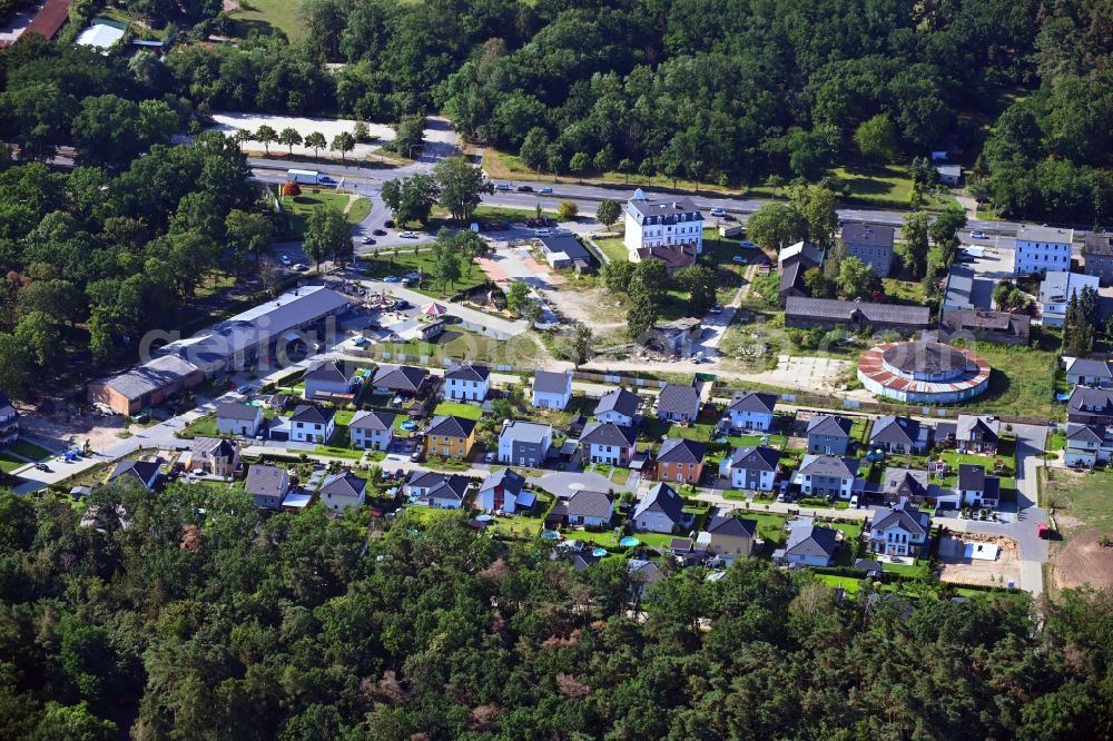 Hoppegarten from above - Residential area of detached housing estate Am Winterquartier in the district Dahlwitz-Hoppegarten in Hoppegarten in the state Brandenburg