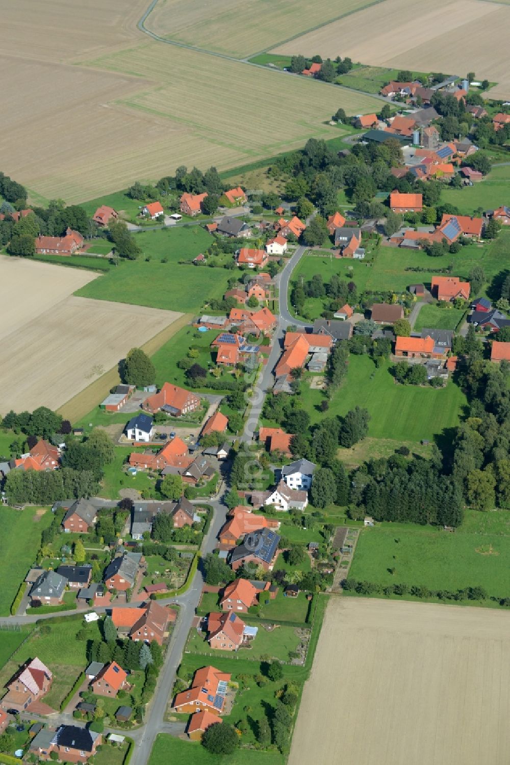 Aerial image Raderhorst - View on a single-family residential area of settlement in the Bruederstrasse in Raderhorst in the state North Rhine-Westphalia