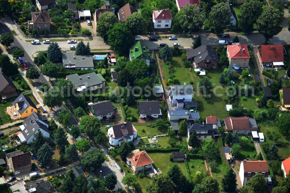 Berlin Mahlsdorf from the bird's eye view: Single Family - Residential building in Berlin - Mahlsdorf