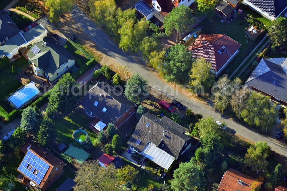 Berlin from above - Single family house residential area at the Bergedorfer road in 12621 BERLIN Kaulsdorf south