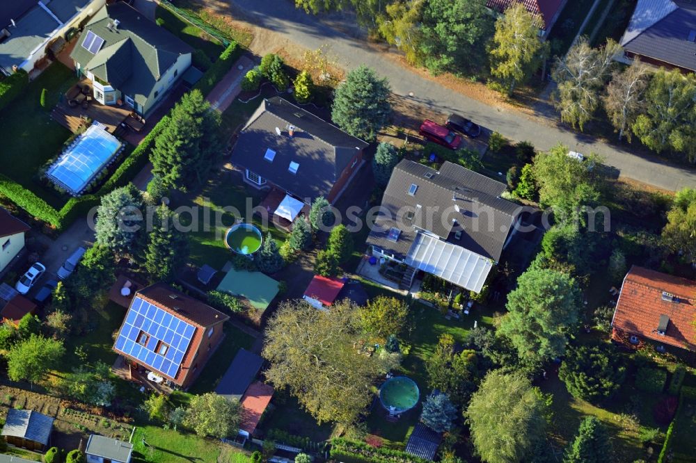 Berlin from the bird's eye view: Single family house residential area at the Bergedorfer road in 12621 BERLIN Kaulsdorf south