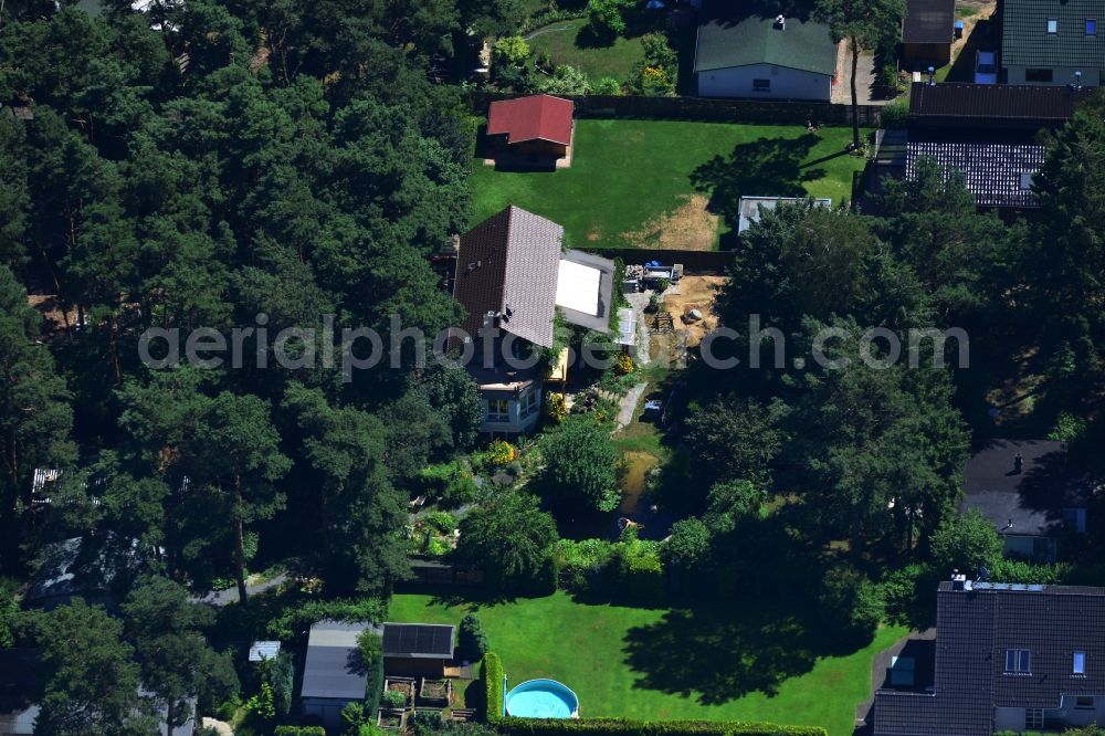 Berlin from the bird's eye view: Einfamilienhaus - Wohngebiet an der Duchrother Straße in Berlin Müggelheim