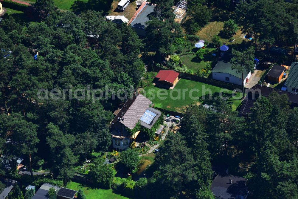 Aerial image Berlin - Einfamilienhaus - Wohngebiet an der Duchrother Straße in Berlin Müggelheim