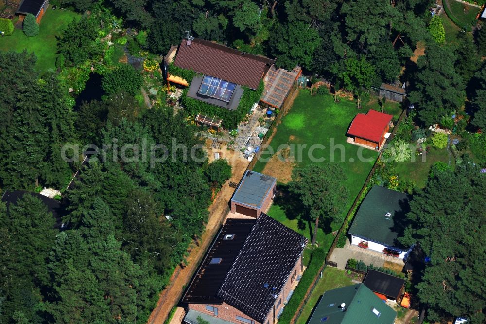 Berlin from above - Einfamilienhaus - Wohngebiet an der Duchrother Straße in Berlin Müggelheim