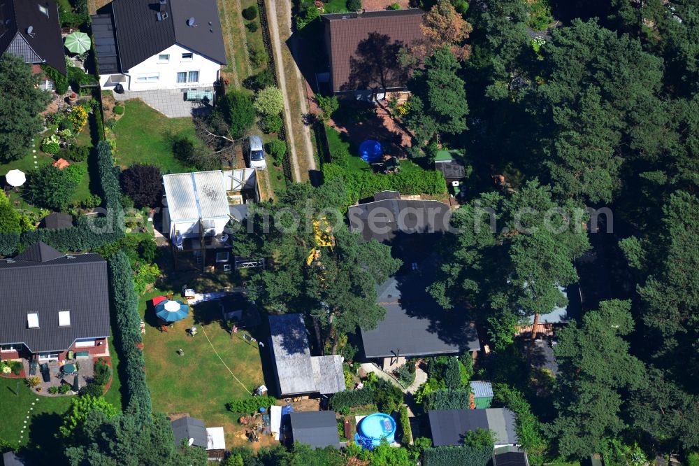 Aerial photograph Berlin - Einfamilienhaus - Wohngebiet an der Duchrother Straße in Berlin Müggelheim