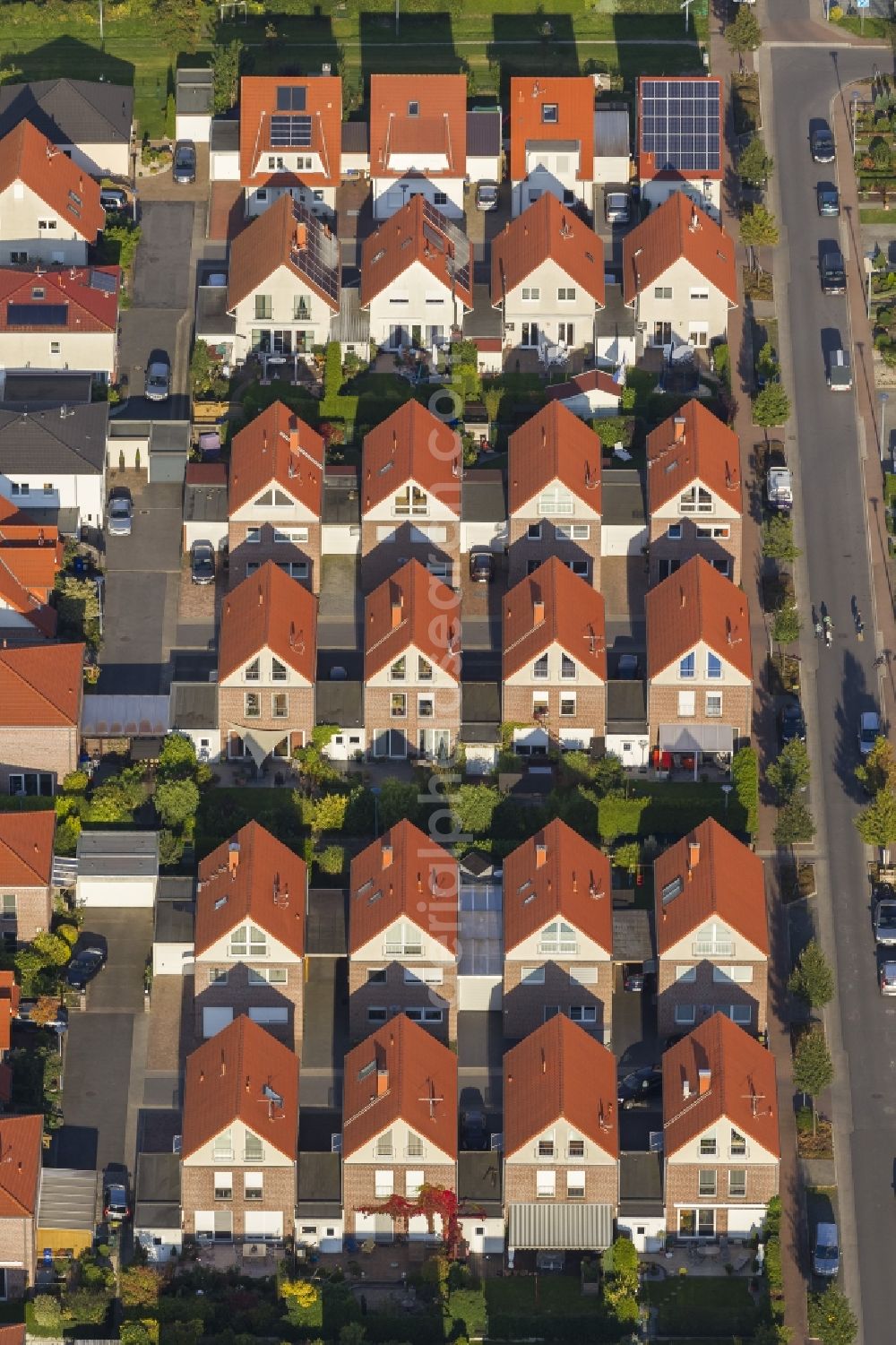 Gladbeck from above - Structures in a residential area with new houses on Berliner Strasse in Gladbeck in North Rhine-Westphalia