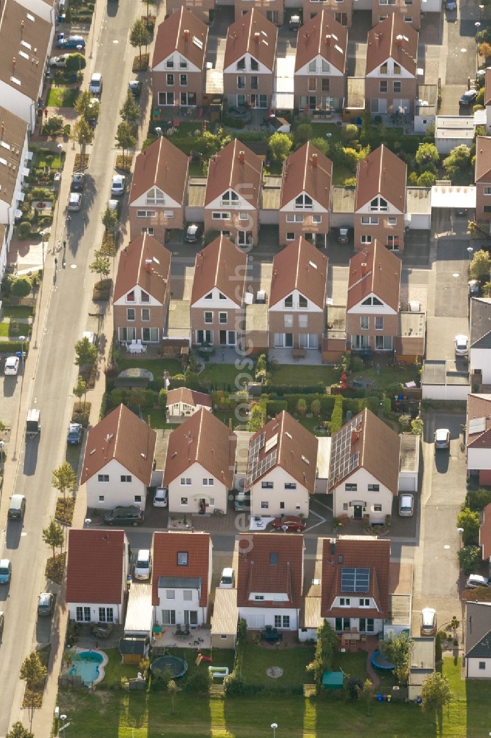 Aerial photograph Gladbeck - Structures in a residential area with new houses on Berliner Strasse in Gladbeck in North Rhine-Westphalia