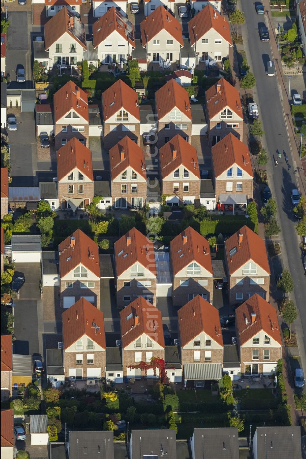 Aerial image Gladbeck - Structures in a residential area with new houses on Berliner Strasse in Gladbeck in North Rhine-Westphalia