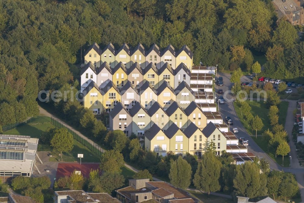 Aerial image Gelsenkirchen - Structures in a residential area with new houses in Gelsenkirchen in North Rhine-Westphalia