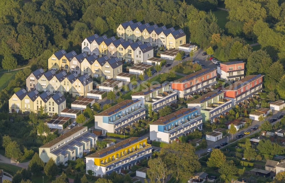 Aerial image Gelsenkirchen - Structures in a residential area with new houses in Gelsenkirchen in North Rhine-Westphalia