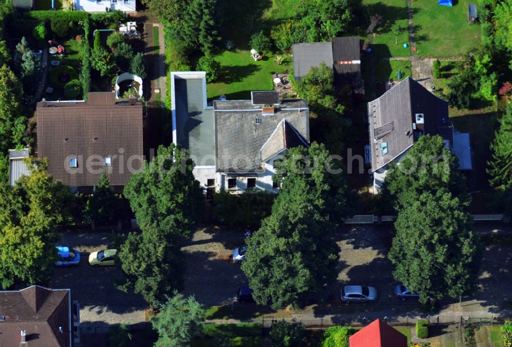 Aerial photograph Berlin Mahlsdorf - Single house - residential area on the Seestrasse in Berlin - Mahlsdorf-South