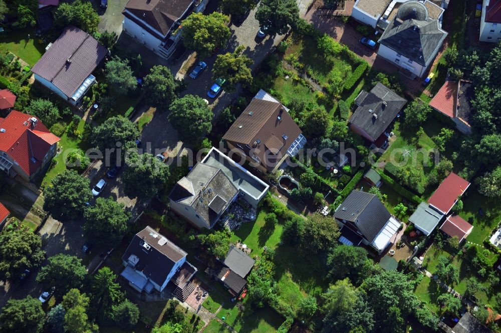 Berlin Mahlsdorf from the bird's eye view: Single house - residential area on the Seestrasse in Berlin - Mahlsdorf-South