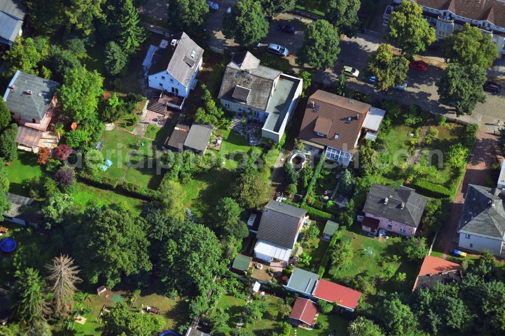 Aerial photograph Berlin Mahlsdorf - Single house - residential area on the Seestrasse in Berlin - Mahlsdorf-South