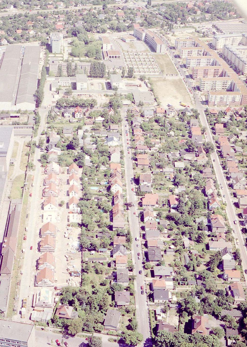 Berlin - Hohenschönhausen from above - Einfamilienhausneubau der HOWOGE an der Gensler Straße in Berlin-Hohenschönhausen.