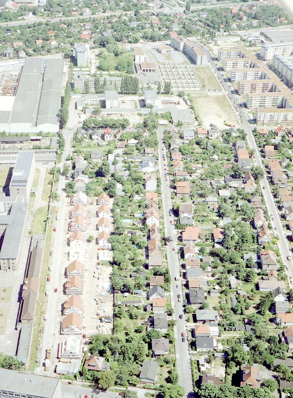 Berlin - Hohenschönhausen from the bird's eye view: Einfamilienhausneubau der HOWOGE an der Lichtenauer / Gensler Straße in Berlin-Hohenschönhausen.