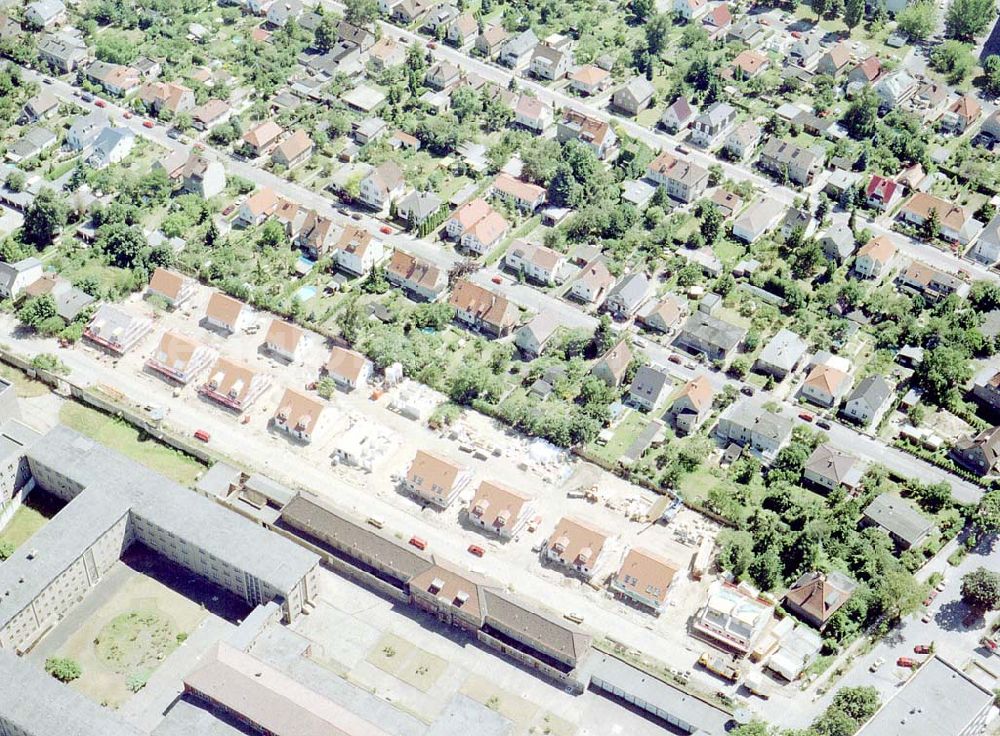 Aerial image Berlin - Hohenschönhausen - Einfamilienhausneubau der HOWOGE an der Lichtenauer / Gensler Straße in Berlin-Hohenschönhausen.