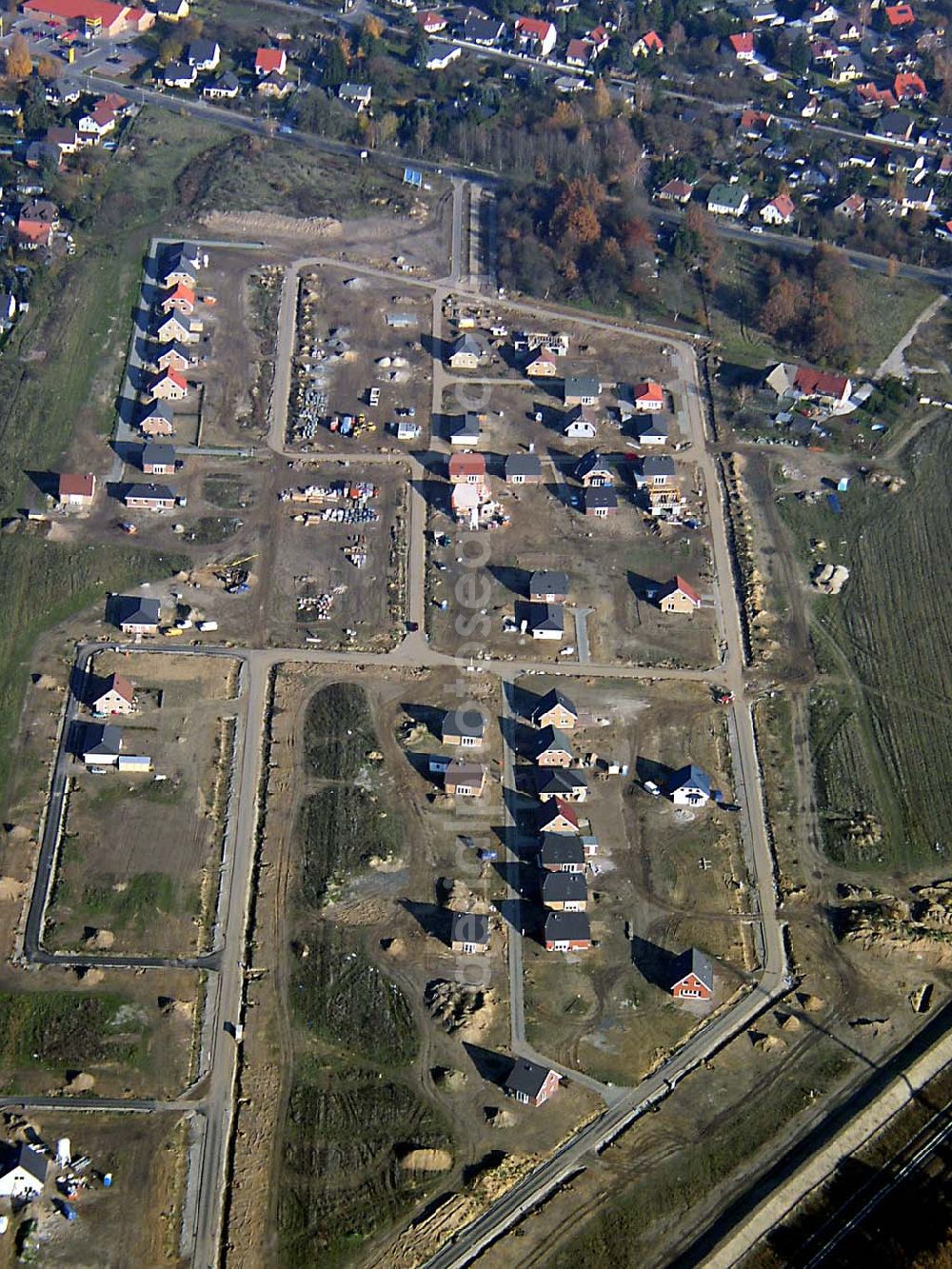 Hoppegarten / Brandenburg from above - Einfamilienhausneubau nördlich der S-Bahnlinie am Gewerbegebiet Hoppegarten / BRB / Birkenstein Ausführende Baufirmen H+H Expan GmbH