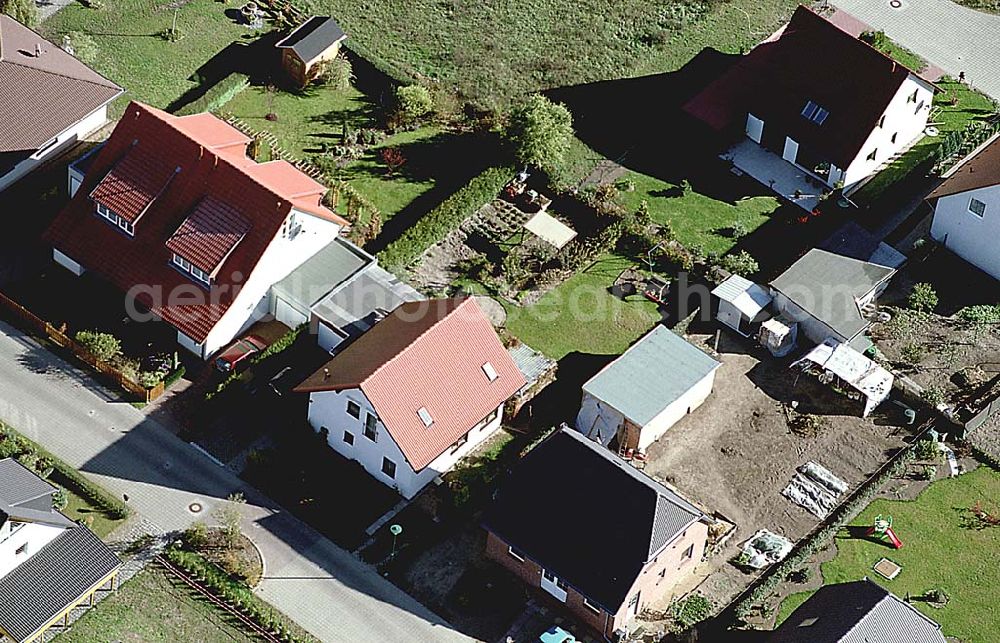 Eberswalde-Lichterfelde / Brandenburg from the bird's eye view: 24.10.2003 Einfamilienhausneubausiedlung im Stadtteil Lichterfelde von Eberswalde in Brandenburg (Objekt 36831 in der Haydenstraße)