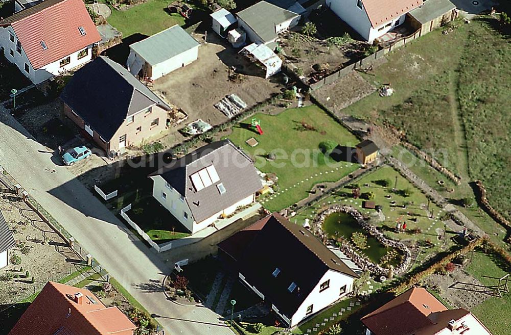 Aerial photograph Eberswalde-Lichterfelde / Brandenburg - 24.10.2003 Einfamilienhausneubausiedlung im Stadtteil Lichterfelde von Eberswalde in Brandenburg (Objekt 36833 in der Haydenstraße)