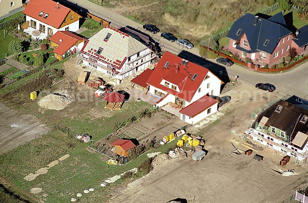 Aerial photograph Eberswalde-Lichterfelde / Brandenburg - 24.10.2003 Einfamilienhausneubausiedlung im Stadtteil Lichterfelde von Eberswalde in Brandenburg (Objekt 36825 in der Wagnerstraße / Ecke Haydenstraße)