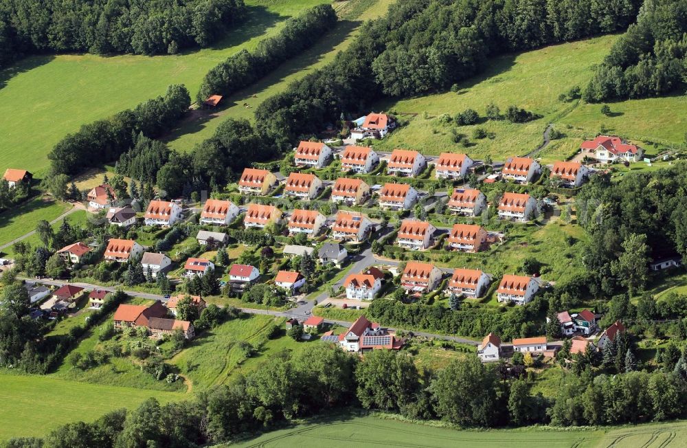 Aerial photograph Wutha-Farnroda - In the district of Kahlenberg of Wutha-Farnroda a residential estate built on the pasture land in recent years. Between the foothills of Hoerselberg, along the brook of Hoersel a residential area close to nature arose