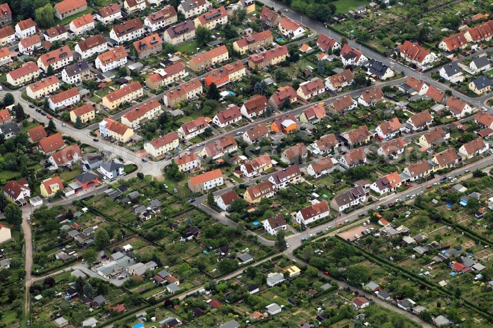 Aerial image Eisenach - There is a residential estate, which is surrounded by small gardens between the streets Am Schaefersborn, Am Wartenberg und der Roedigerstrasse in Eisenach in Thuringia