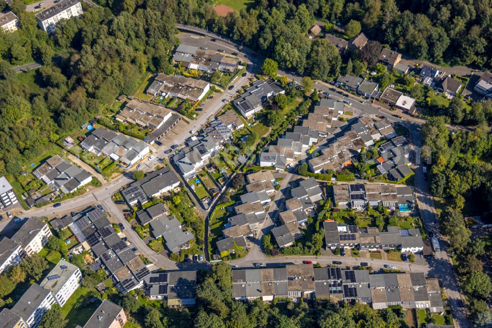 Heiligenhaus from above - Single-family house - residential area in the form of a semi-detached house as a terraced housing development on street Taunusweg - Spessartstrasse - Grubenstrasse in the district Unterilp in Heiligenhaus at Ruhrgebiet in the state North Rhine-Westphalia, Germany