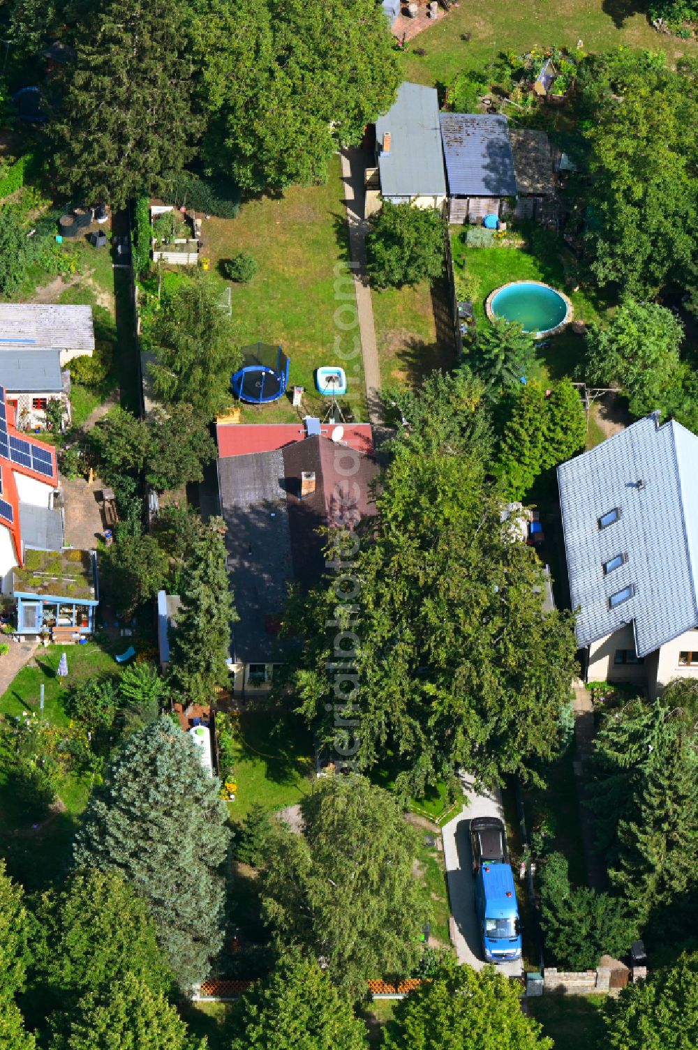 Aerial image Berlin - Detached houses with gardens on Bergedorfer Strasse in the district of Kaulsdorf in Berlin, Germany