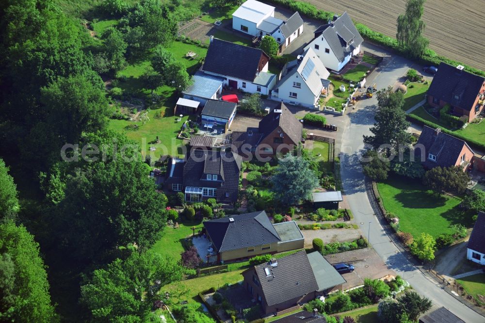 Steinburg OT Sprenge from the bird's eye view: One family houses at the road Rosenweg in Steinburg OT Sprenge in the state Schleswig-Holstein