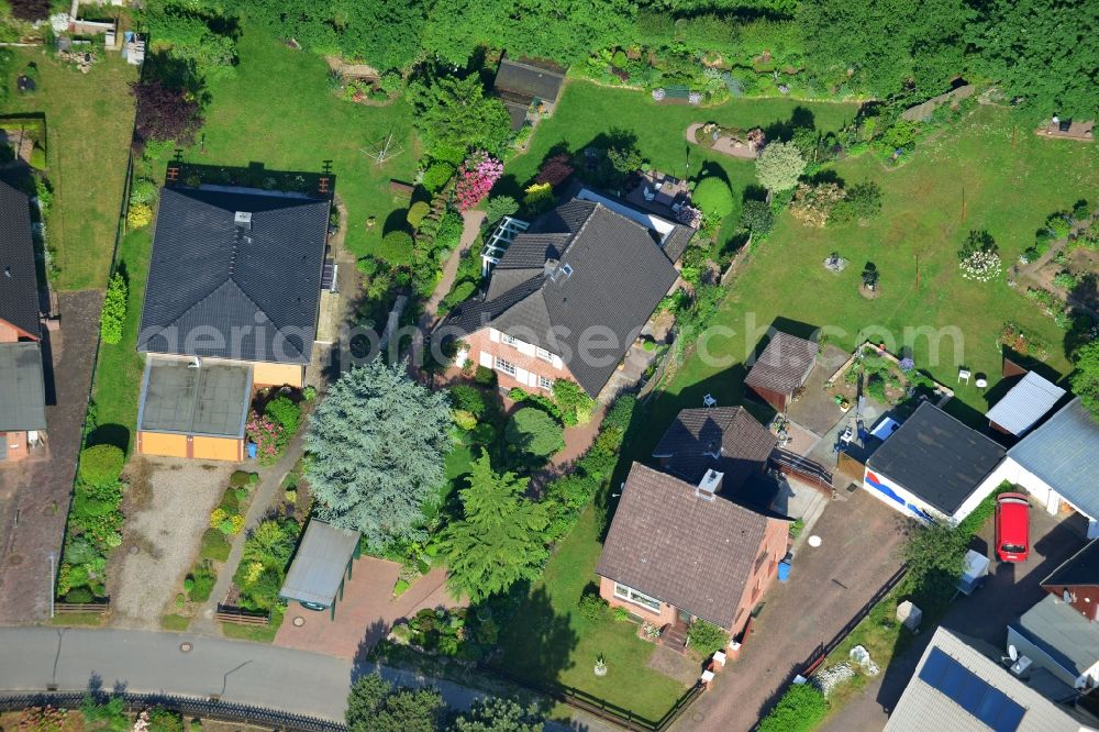 Steinburg OT Sprenge from the bird's eye view: One family houses at the road Rosenweg in Steinburg OT Sprenge in the state Schleswig-Holstein