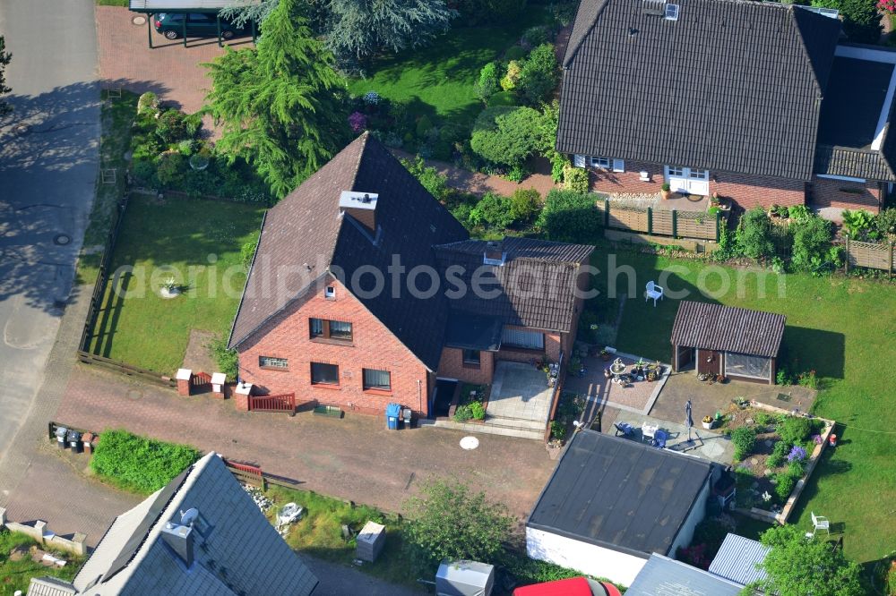 Steinburg OT Sprenge from the bird's eye view: One family houses at the road Rosenweg in Steinburg OT Sprenge in the state Schleswig-Holstein