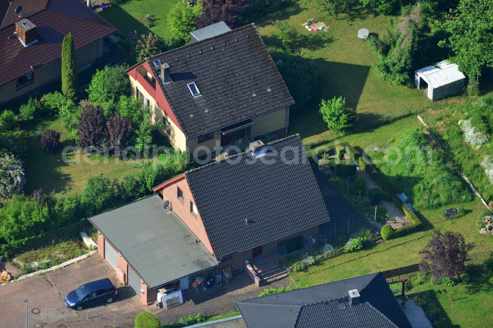 Aerial image Steinburg OT Sprenge - One family houses at the road Rosenweg in Steinburg OT Sprenge in the state Schleswig-Holstein