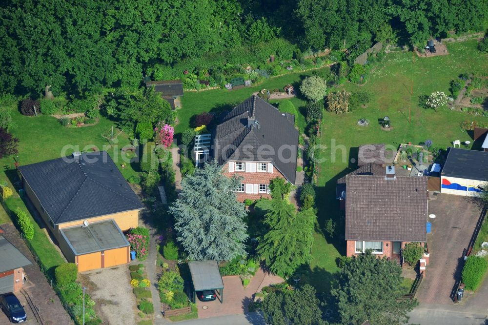 Steinburg OT Sprenge from the bird's eye view: One family houses at the road Rosenweg in Steinburg OT Sprenge in the state Schleswig-Holstein