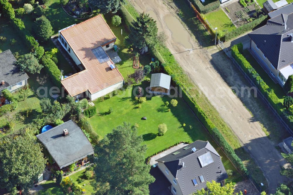 Vogelsdorf zu Fredersdorf from above - Einfamilienwohnhäuser im Wohngebiet am Heideweg / Beppo-Römer-Straße in Vogelsdorf.