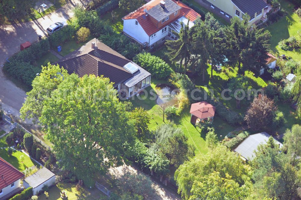 Vogelsdorf zu Fredersdorf from above - Einfamilienwohnhäuser im Wohngebiet am Heideweg / Beppo-Römer-Straße in Vogelsdorf.