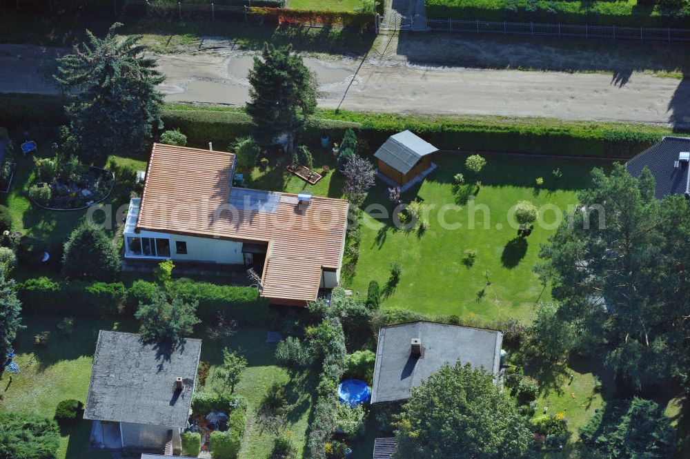 Vogelsdorf zu Fredersdorf from the bird's eye view: Einfamilienwohnhäuser im Wohngebiet am Heideweg / Beppo-Römer-Straße in Vogelsdorf.