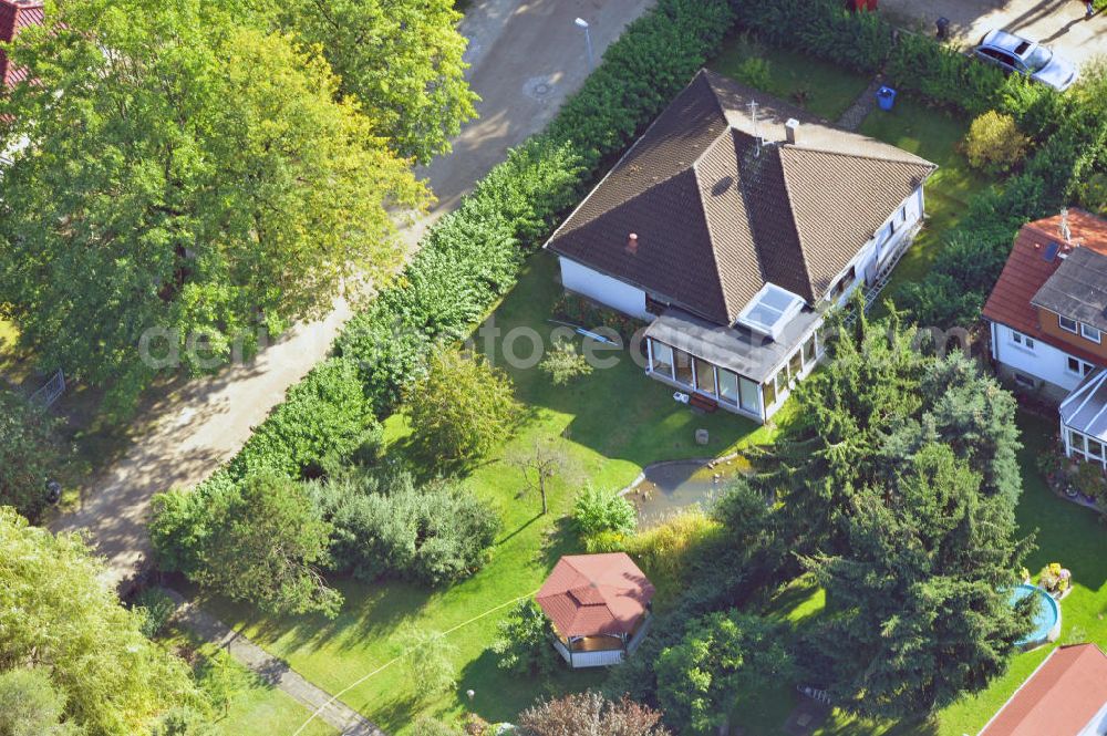 Vogelsdorf zu Fredersdorf from above - Einfamilienwohnhäuser im Wohngebiet am Heideweg / Beppo-Römer-Straße in Vogelsdorf.