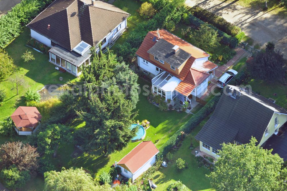 Vogelsdorf zu Fredersdorf from the bird's eye view: Einfamilienwohnhäuser im Wohngebiet am Heideweg / Beppo-Römer-Straße in Vogelsdorf.