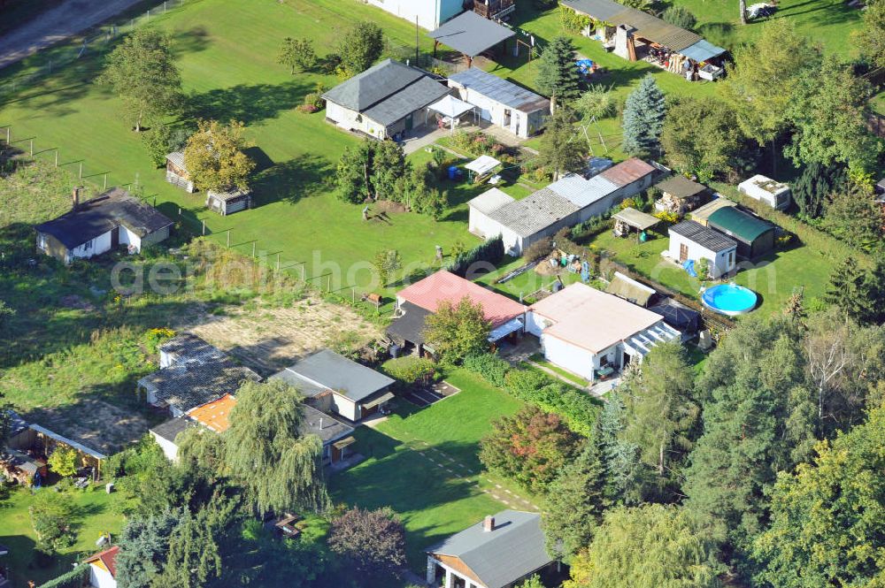 Vogelsdorf zu Fredersdorf from above - Einfamilienwohnhäuser im Wohngebiet am Heideweg / Beppo-Römer-Straße in Vogelsdorf.