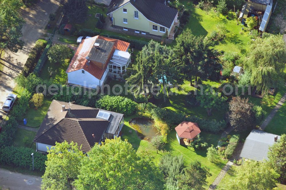 Vogelsdorf zu Fredersdorf from above - Einfamilienwohnhäuser im Wohngebiet am Heideweg / Beppo-Römer-Straße in Vogelsdorf.