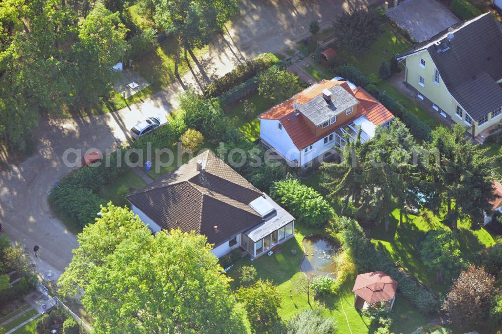 Vogelsdorf zu Fredersdorf from above - Einfamilienwohnhäuser im Wohngebiet am Heideweg / Beppo-Römer-Straße in Vogelsdorf.