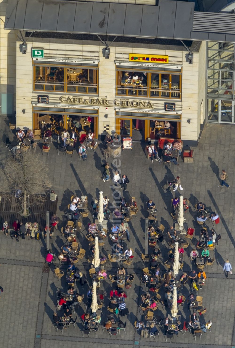 Hagen from above - Entrance facade of the shopping center Volme Gallery of Hagen in North Rhine-Westphalia