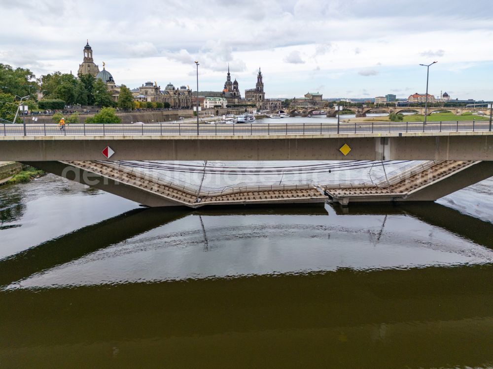 Aerial photograph Dresden - Concrete segments of the collapsed river bridge structure for crossing the Elbe Carolabruecke on the street Carolabruecke in Dresden in the federal state of Saxony, Germany, have fallen down into the riverbed of the Elbe