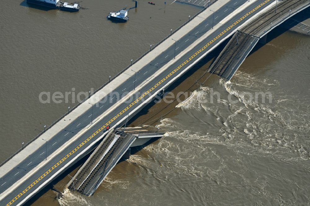 Dresden from the bird's eye view: Concrete segments of the collapsed river bridge structure for crossing the Elbe Carolabruecke on the street Carolabruecke in Dresden in the federal state of Saxony, Germany, have fallen down into the riverbed of the Elbe