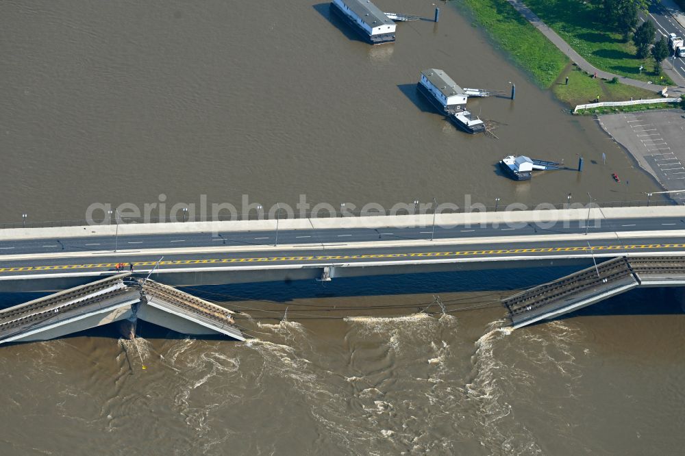 Aerial photograph Dresden - Concrete segments of the collapsed river bridge structure for crossing the Elbe Carolabruecke on the street Carolabruecke in Dresden in the federal state of Saxony, Germany, have fallen down into the riverbed of the Elbe