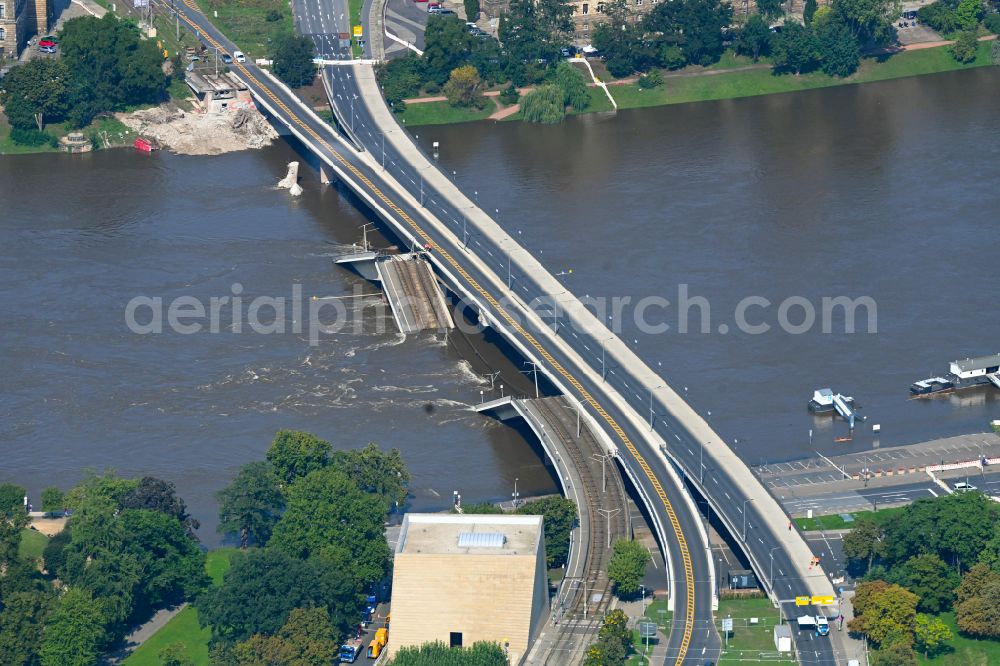 Dresden from the bird's eye view: Concrete segments of the collapsed river bridge structure for crossing the Elbe Carolabruecke on the street Carolabruecke in Dresden in the federal state of Saxony, Germany, have fallen down into the riverbed of the Elbe