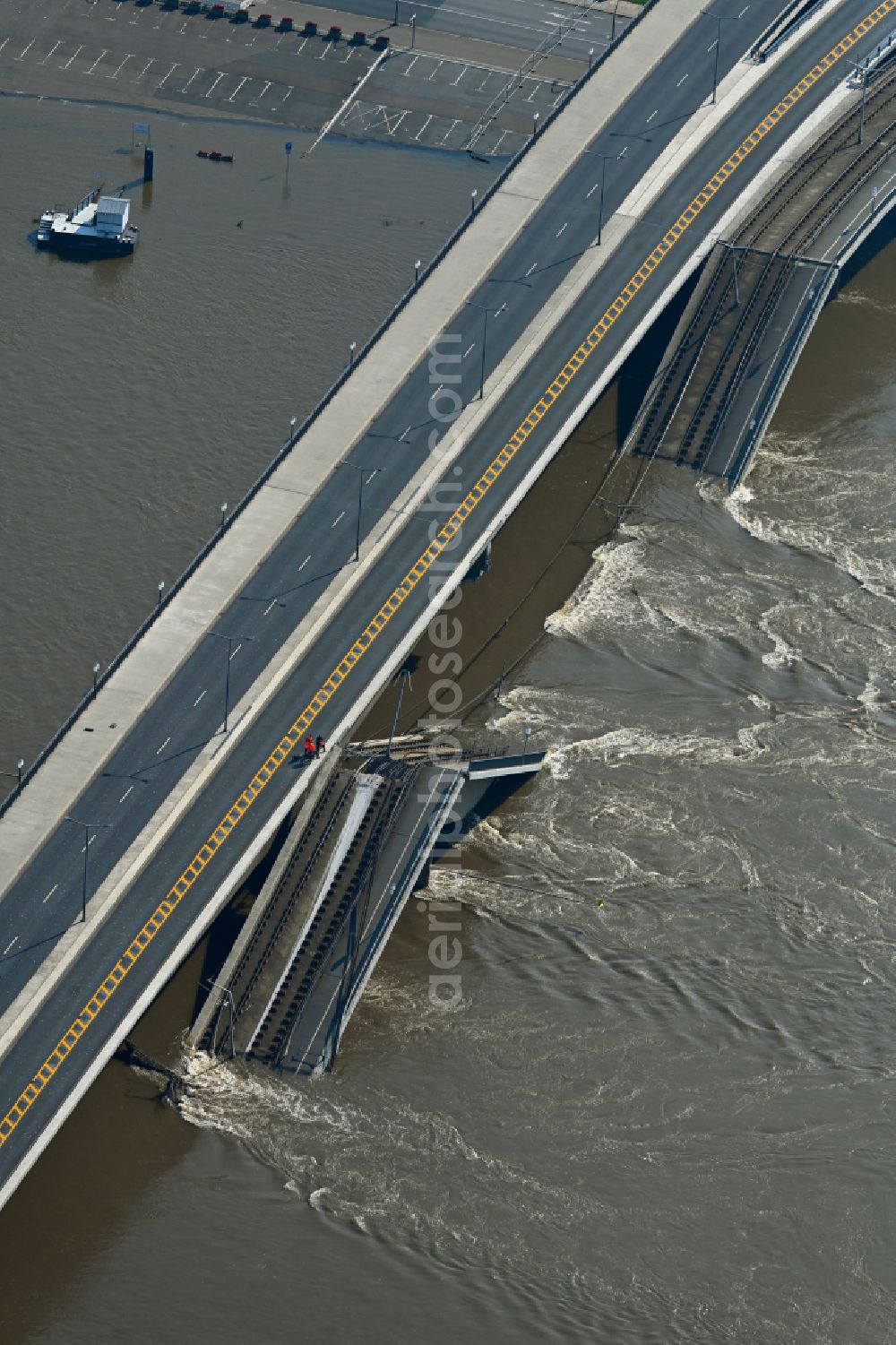 Aerial photograph Dresden - Concrete segments of the collapsed river bridge structure for crossing the Elbe Carolabruecke on the street Carolabruecke in Dresden in the federal state of Saxony, Germany, have fallen down into the riverbed of the Elbe